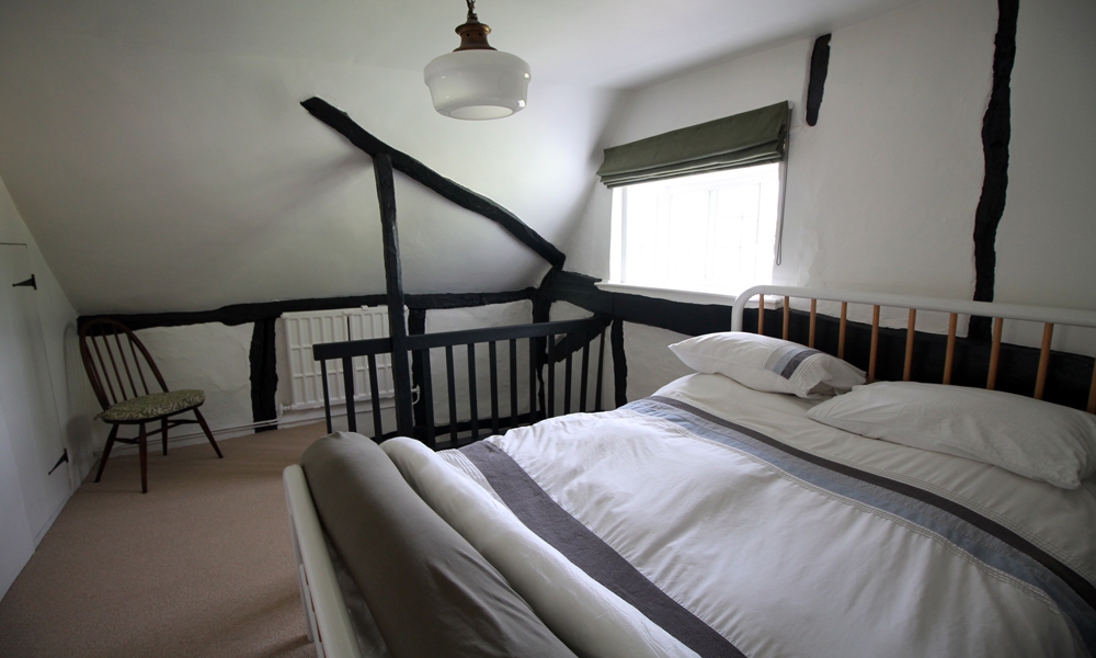 16th-century-cottage-renovated-bedroom